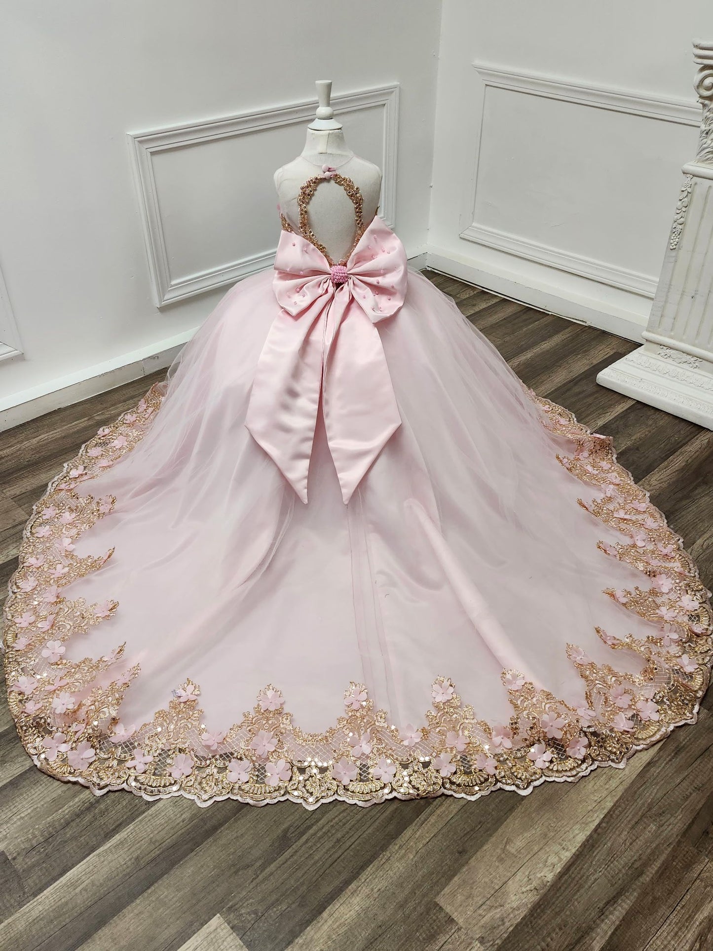 Model 127 Pink and gold